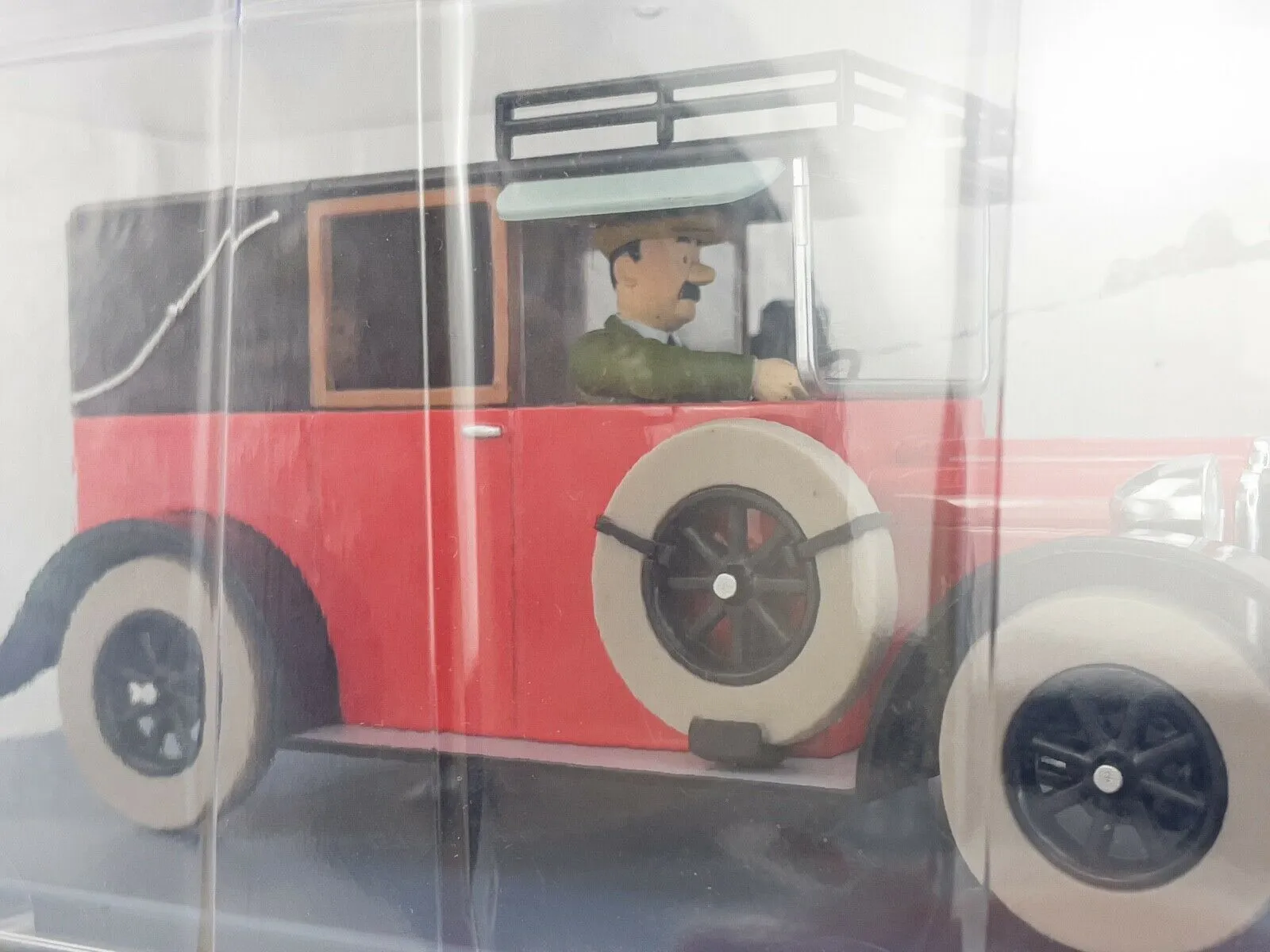 HACHETTE Tintin Car 1/24 #62 Eastdown Taxi: Black Island Model Figure