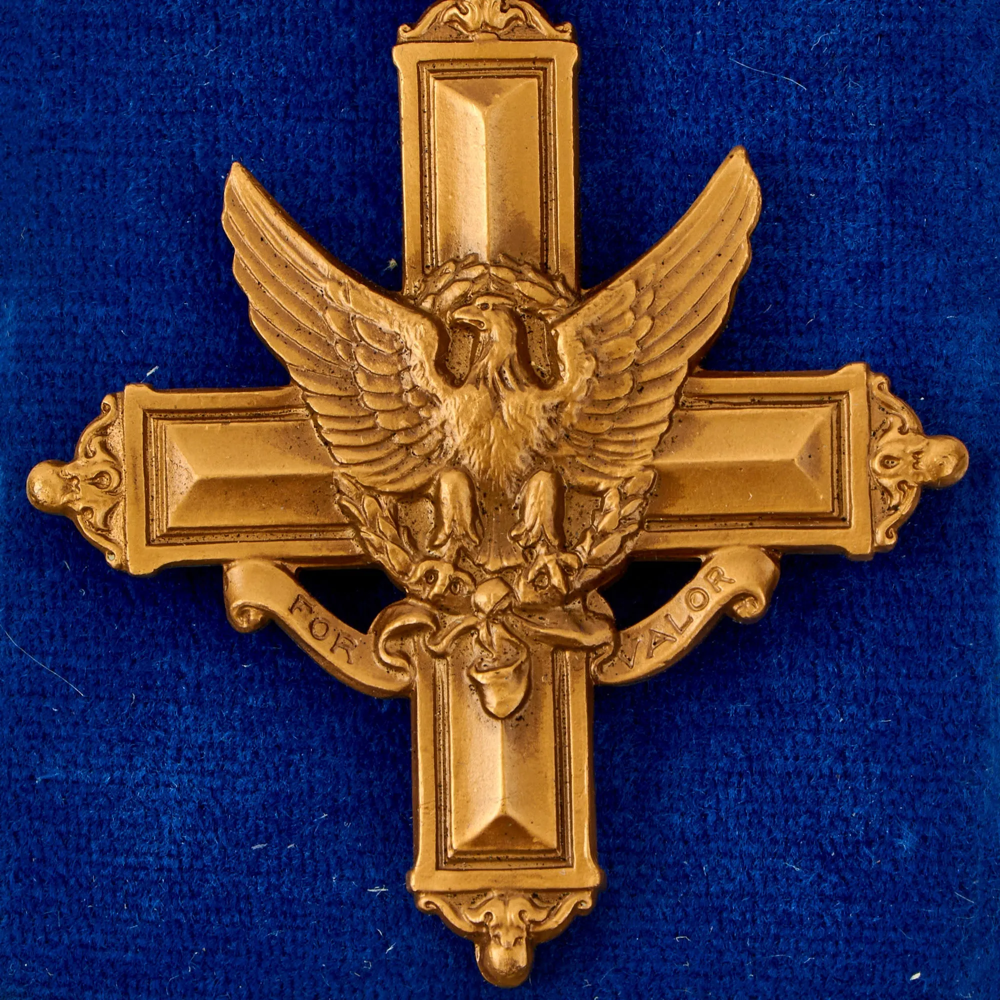 Original U.S. WWII Cased Distinguished Service Cross by Robbins Company in Original Box